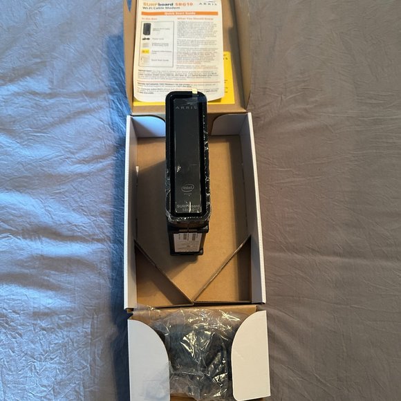 ARRIS SURFboard 16x4 DOCSIS 3.0 Wi-Fi Cable Modem, Model SBG10 (Black) - Picture 2 of 4